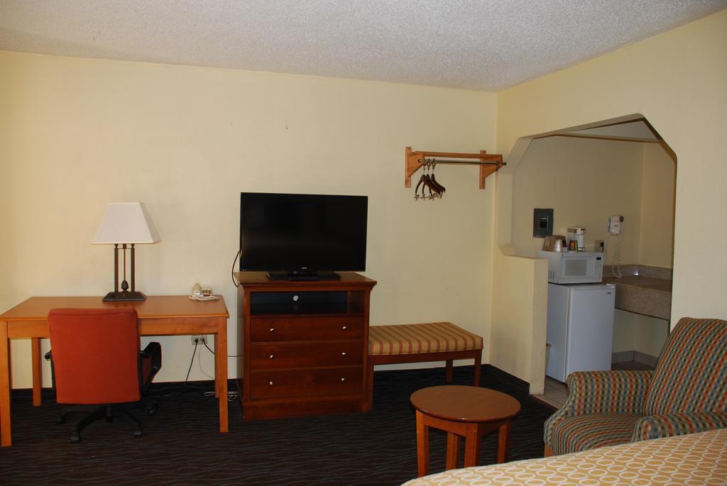 Chief Motel Fayetteville Eksteriør bilde